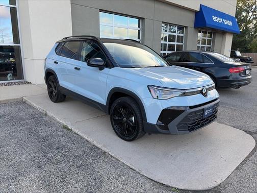 2025 Volkswagen Taos 1.5T SE Black