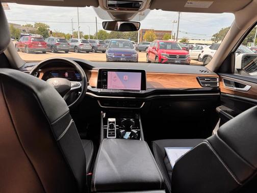 2024 Volkswagen Atlas 2.0T SE