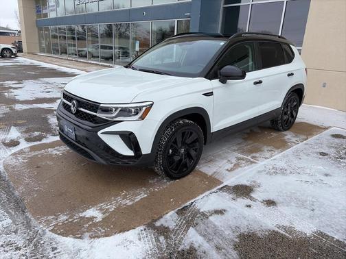 2024 Volkswagen Taos 1.5T SE Black