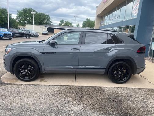 2025 Volkswagen Atlas Cross Sport 2.0T SEL R-Line Black