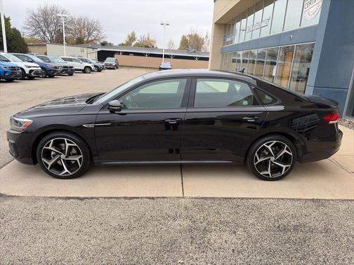2021 Volkswagen Passat 2.0T R-Line