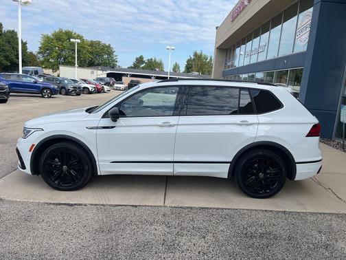 2022 Volkswagen Tiguan 2.0T SE R-Line Black
