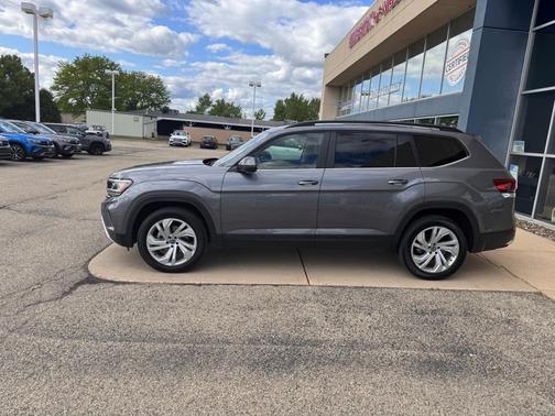 2022 Volkswagen Atlas 3.6L SE w/Technology