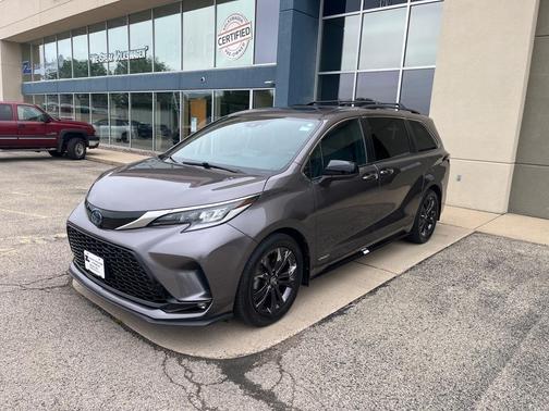 2021 Toyota Sienna XSE 7 Passenger