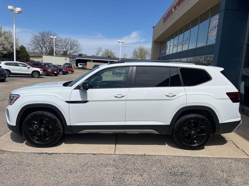 2024 Volkswagen Atlas 2.0T Peak Edition SE w/Technology