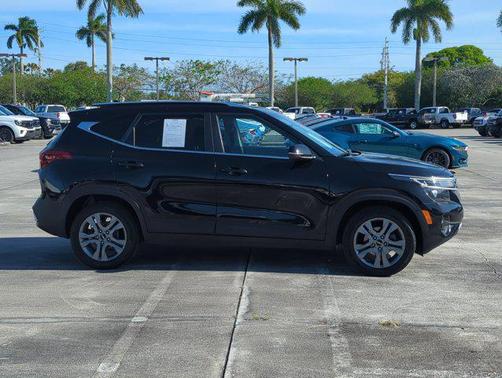 Cherry Black 2022 Kia Seltos S