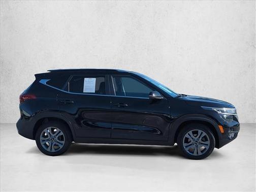 Cherry Black 2022 Kia Seltos S