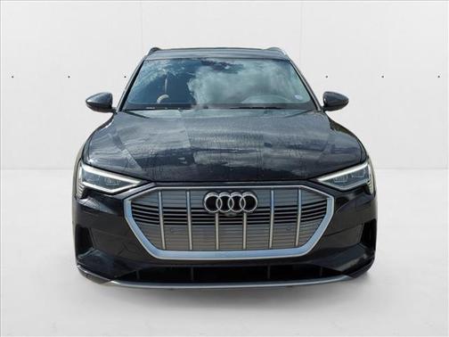 2019 Audi e-tron Premium Plus