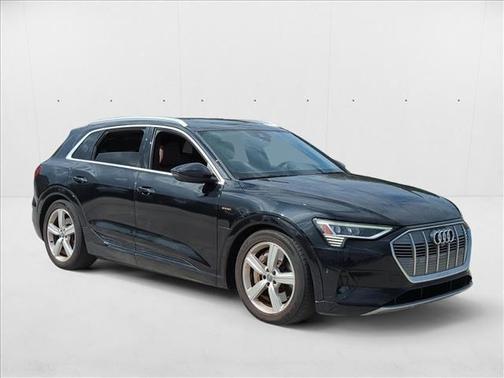 2019 Audi e-tron Premium Plus