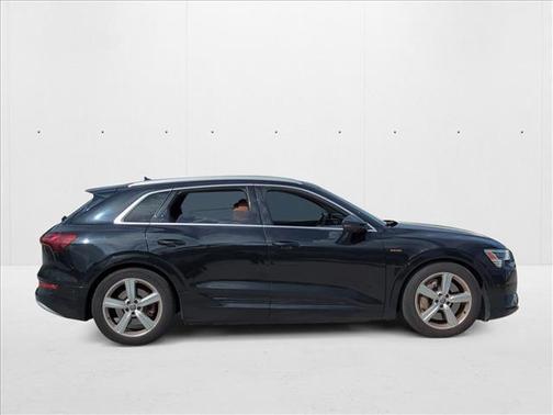 2019 Audi e-tron Premium Plus
