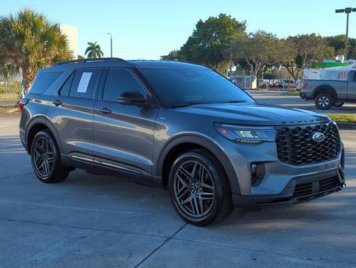 2025 Ford Explorer ST-Line