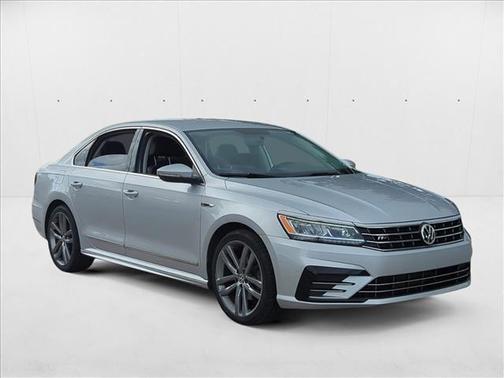 2017 Volkswagen Passat 1.8T R-Line w/Comfort