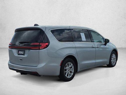 Silver Mist Clearcoat 2023 Chrysler Pacifica Touring L