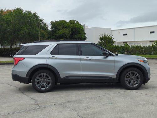 Iconic Silver Metallic 2023 Ford Explorer XLT