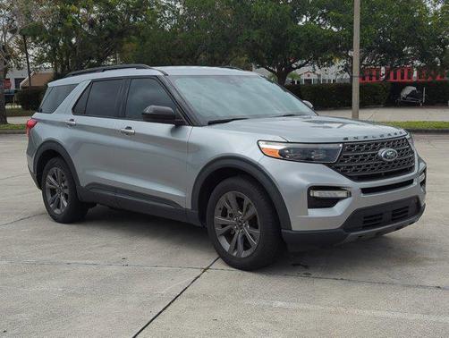 Iconic Silver Metallic 2023 Ford Explorer XLT
