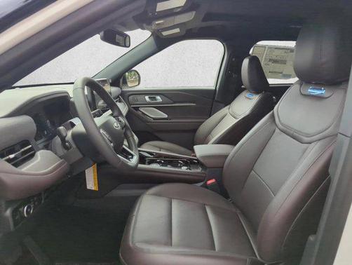 Star White Metallic Tri-Coat 2026 Ford Explorer Platinum