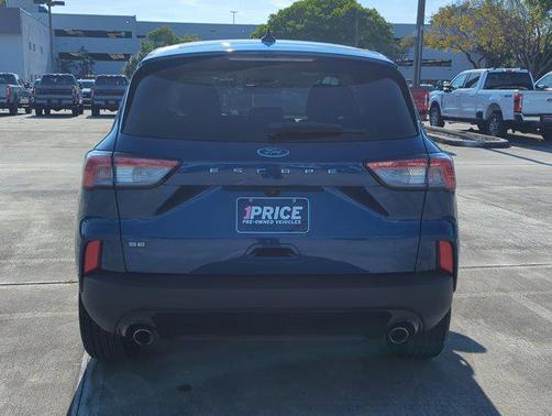 Atlas Blue Metallic 2022 Ford Escape SE