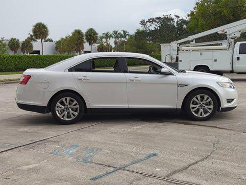 2011 Ford Taurus SEL