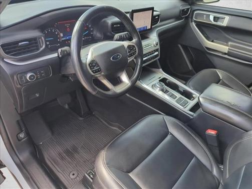 Oxford White 2021 Ford Explorer XLT
