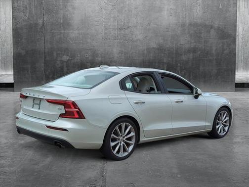 2020 Volvo S60 T5 Momentum