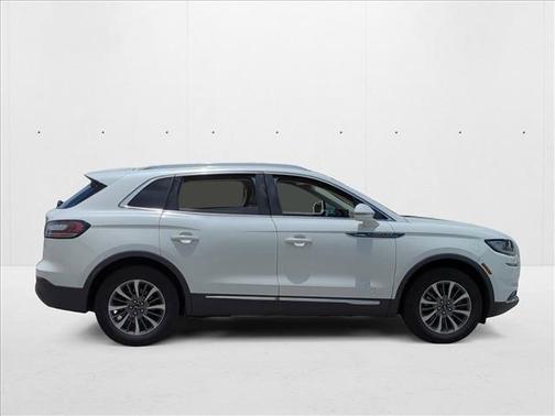 2022 Lincoln Nautilus Standard