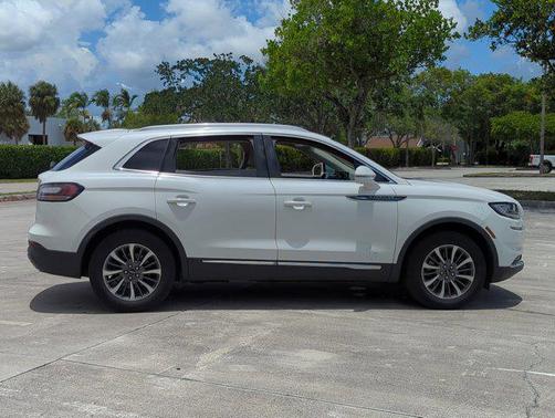 2022 Lincoln Nautilus Standard
