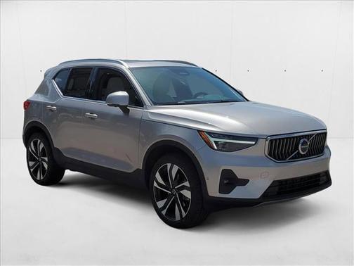 2024 Volvo XC40 B5 Ultimate Bright Theme