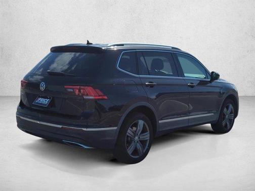 Deep Black Pearl 2020 Volkswagen Tiguan 2.0T SE