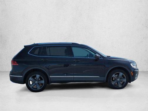 Deep Black Pearl 2020 Volkswagen Tiguan 2.0T SE
