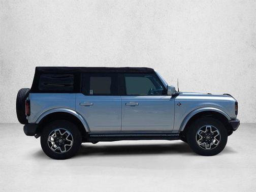 Iconic Silver Metallic 2021 Ford Bronco Outer Banks
