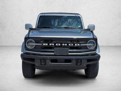 Iconic Silver Metallic 2021 Ford Bronco Outer Banks