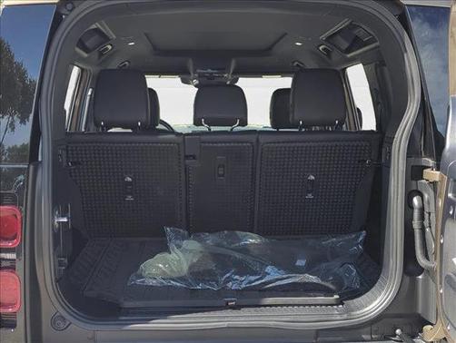 2024 Land Rover Defender 110 P300
