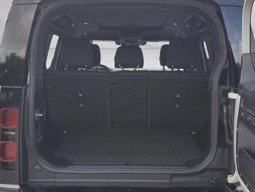 Fuji White 2024 Land Rover Defender 110 P400 X-Dynamic SE