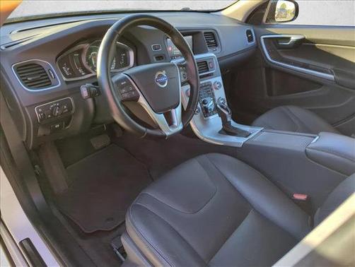 2018 Volvo V60 Cross Country T5