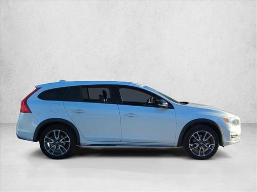 2018 Volvo V60 Cross Country T5