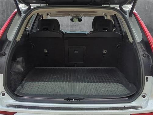 2023 Volvo XC60 B5 Ultimate Dark Theme