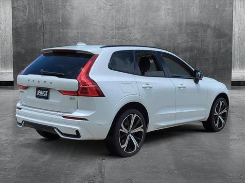 2023 Volvo XC60 B5 Ultimate Dark Theme
