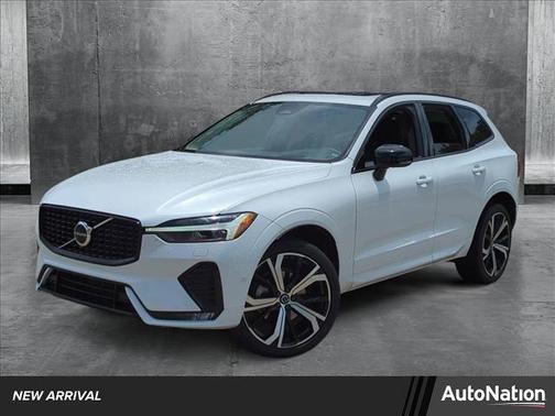 2023 Volvo XC60 B5 Ultimate Dark Theme