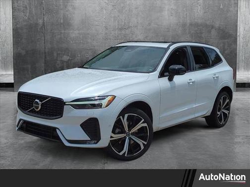 2023 Volvo XC60 B5 Ultimate Dark Theme