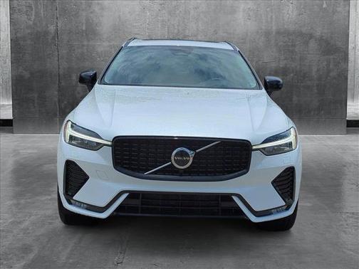 2023 Volvo XC60 B5 Ultimate Dark Theme