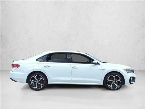 2022 Volkswagen Passat 2.0T R-Line