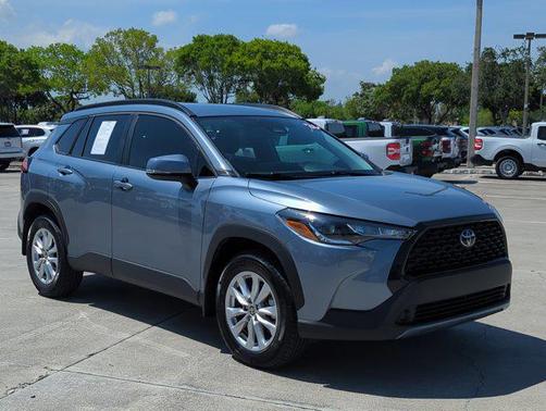 2024 Toyota Corolla Cross LE