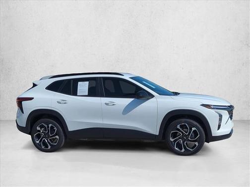 Summit White 2025 Chevrolet Trax FWD 2RS
