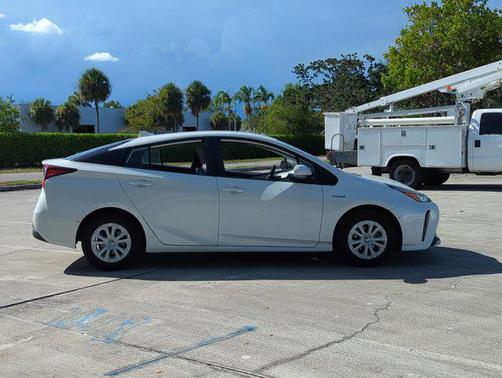 2019 Toyota Prius L