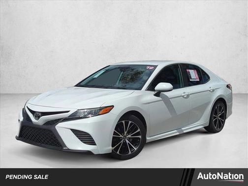Super White 2019 Toyota Camry SE