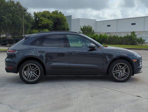Volcano Grey Metallic 2021 Porsche Macan Macan