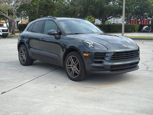 Volcano Grey Metallic 2021 Porsche Macan Macan