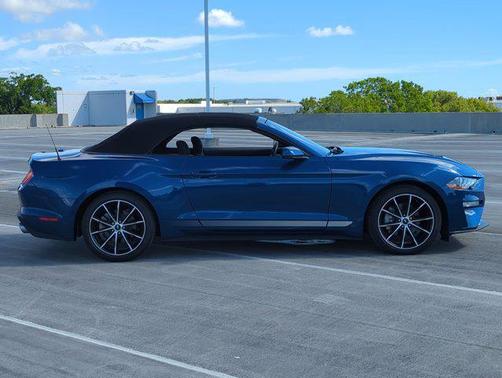 2022 Ford Mustang EcoBoost