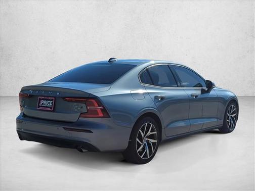 2020 Volvo S60 T6 Momentum