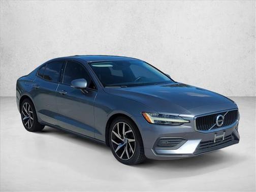 2020 Volvo S60 T6 Momentum